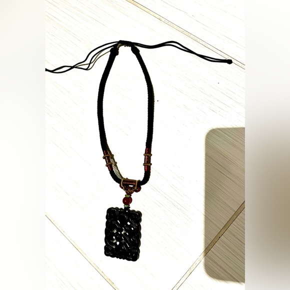 Artist made rope necklace with asian inspired pendant - Picture 2 of 2